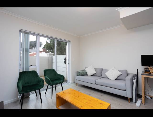 2 BEDROOM TOWNHOUSE TO LET IN HEATHFIELD